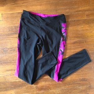 Black leggings with pink sides